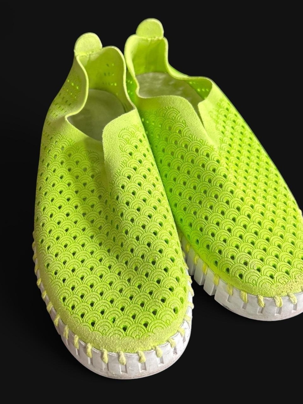 Ilse Jacobson tulip 149 perforated embossed right lime green slip on shoe